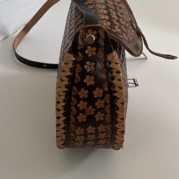 Boho non-branded floral carved Leather Crossbody Bag NWOT - Picture 7 of 11